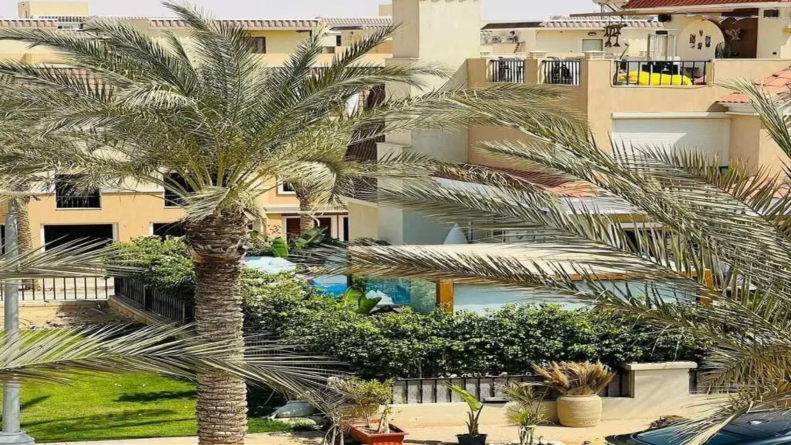 Sarai: Luxury Villa Overlooking the Lakes