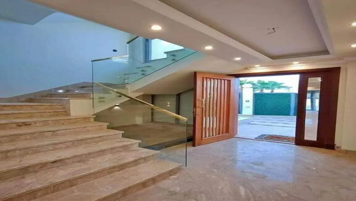 Sarai: Luxury Villa Overlooking the Lakes