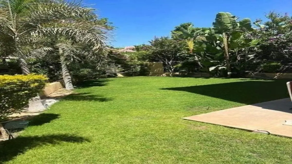 Sarai: Luxury Villa Overlooking the Lakes