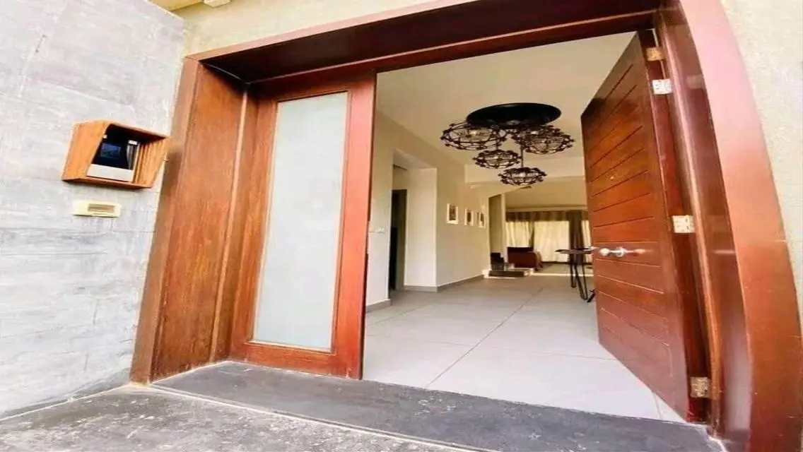 Sarai: Luxury Villa Overlooking the Lakes