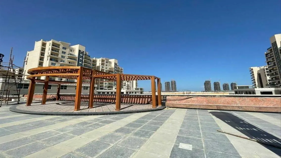 فيلا فاخرة بمساحة كبيرة مطلة على البحيرات