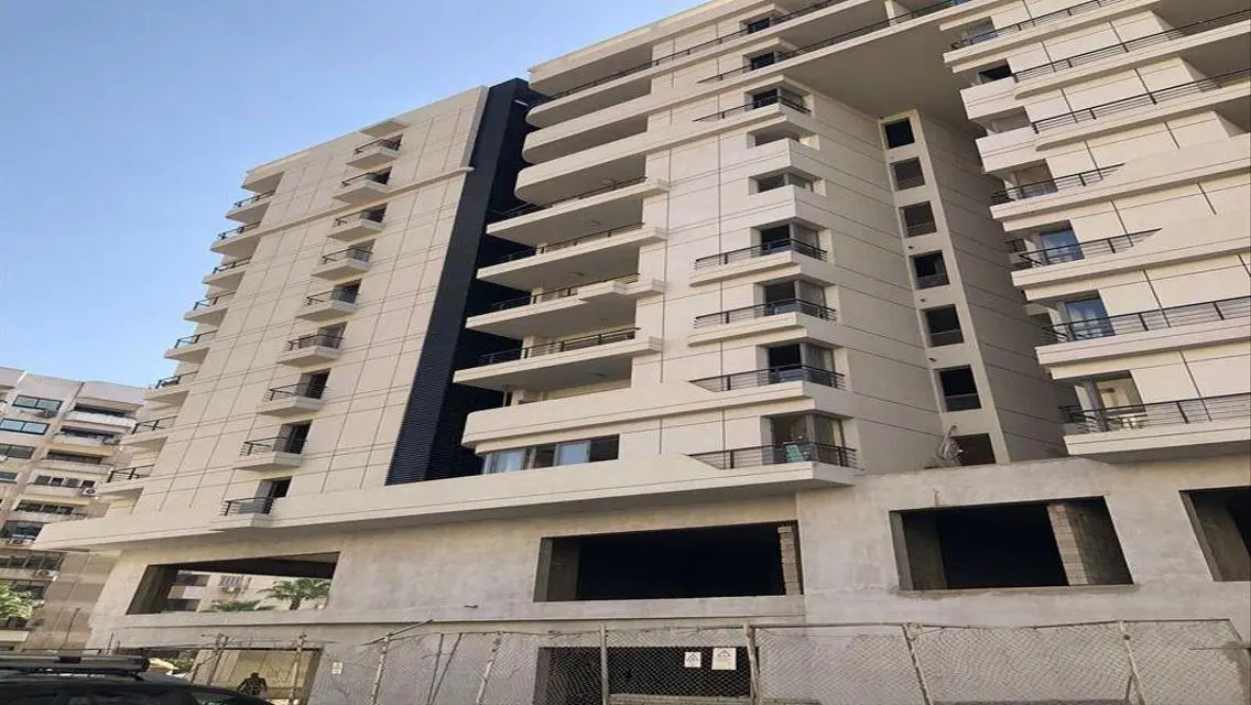 عقار فاخر للبيع بمساحة متميزة