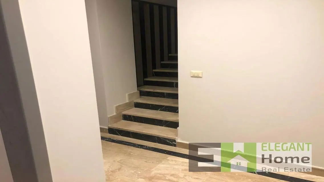 فيلا رائعة للبيع في ميفيدا