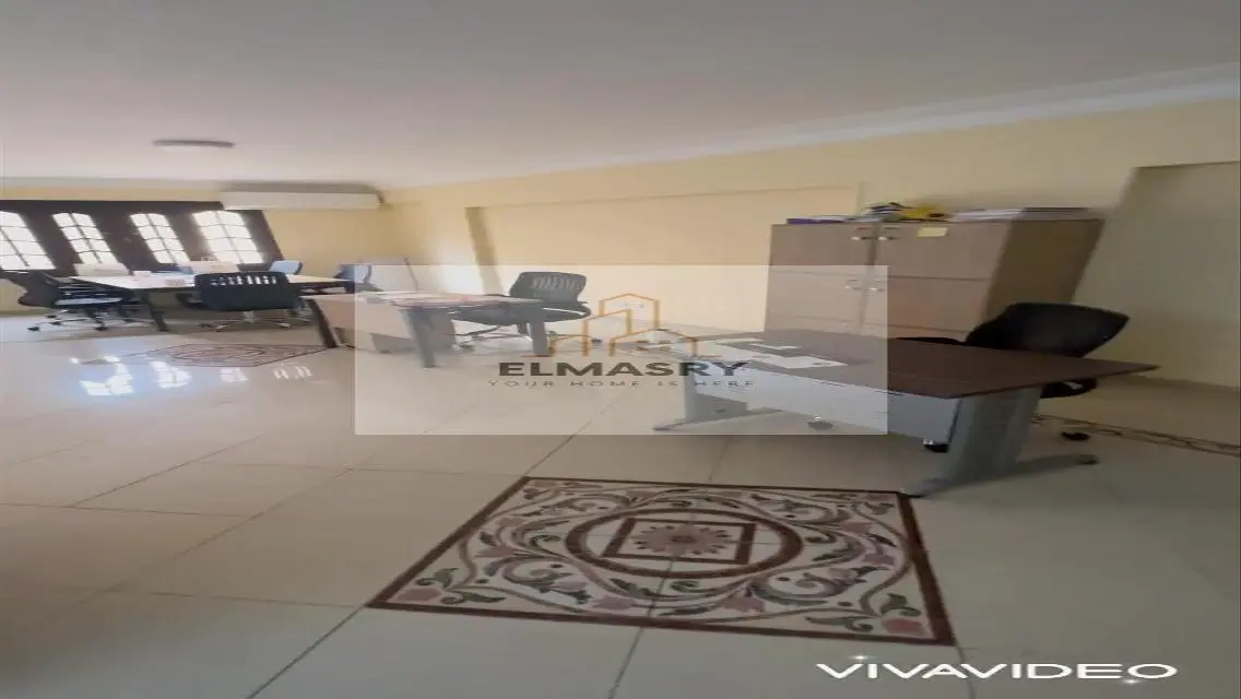 شقة فاخرة بمساحة 250 متر 4 غرف و3 حمامات