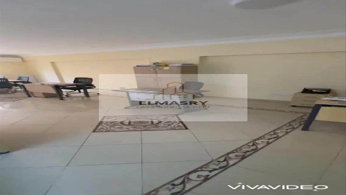 شقة فاخرة بمساحة 250 متر 4 غرف و3 حمامات