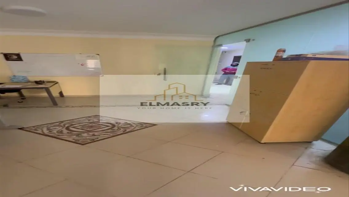 شقة فاخرة بمساحة 250 متر 4 غرف و3 حمامات