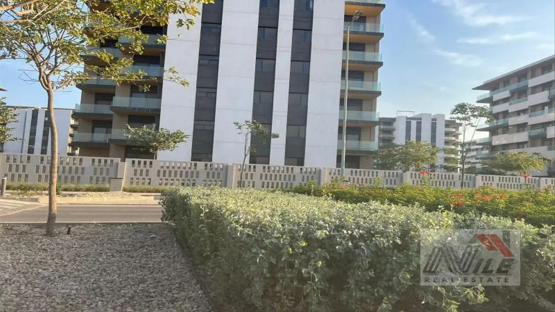 Luxury Apartment Overlooking the Lakes for Sale