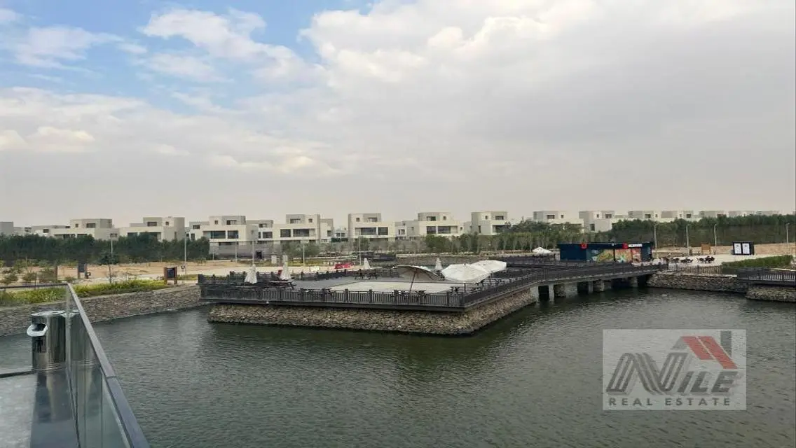 Luxury Apartment Overlooking the Lakes for Sale