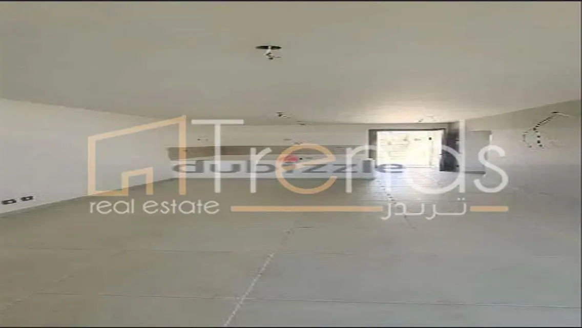 فيلا مميزة مع حديقة ومسبح مشترك في موقع رائع