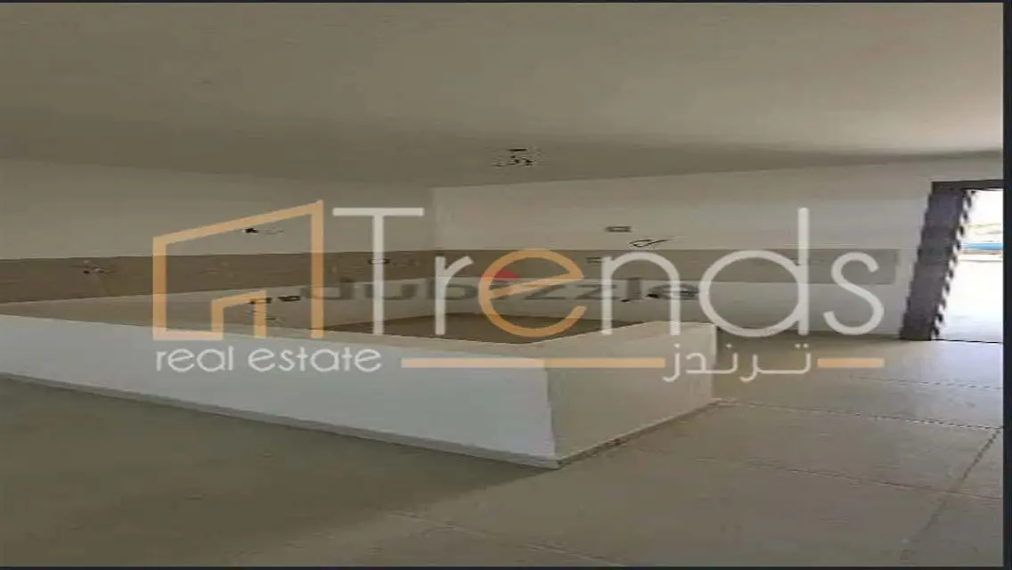 فيلا مميزة مع حديقة ومسبح مشترك في موقع رائع