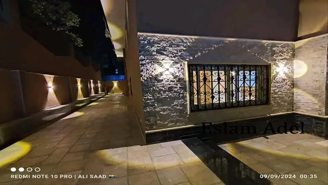 منزل خاص مع حديقة في منطقة مميزة