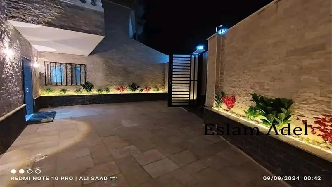 منزل خاص مع حديقة في منطقة مميزة
