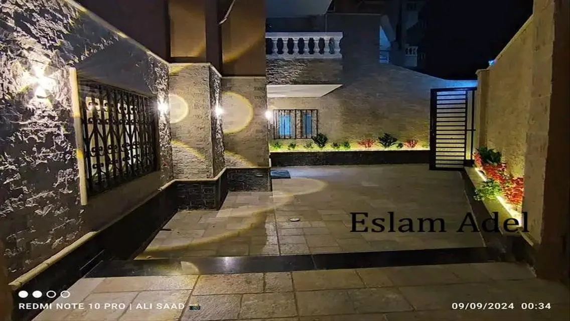 منزل خاص مع حديقة في منطقة مميزة
