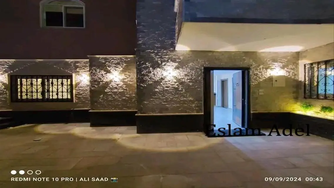منزل خاص مع حديقة في منطقة مميزة