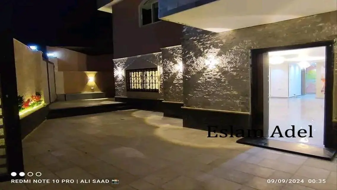 منزل خاص مع حديقة في منطقة مميزة