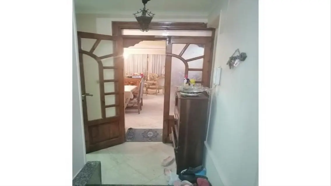 شقة فاخرة بمساحة 300 متر للبيع