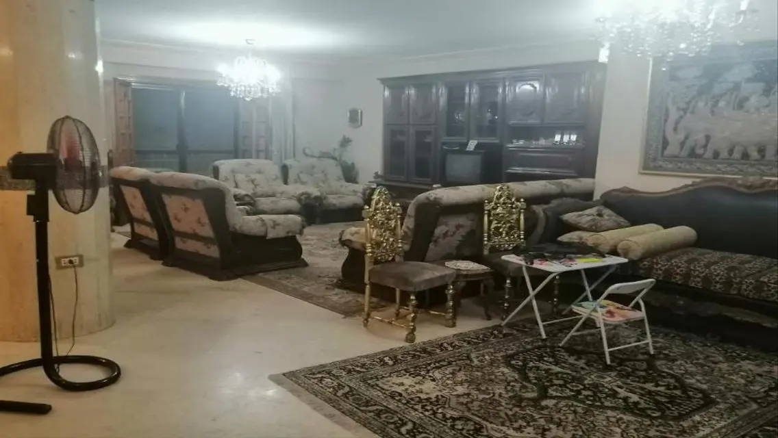 شقة فاخرة بمساحة 300 متر للبيع