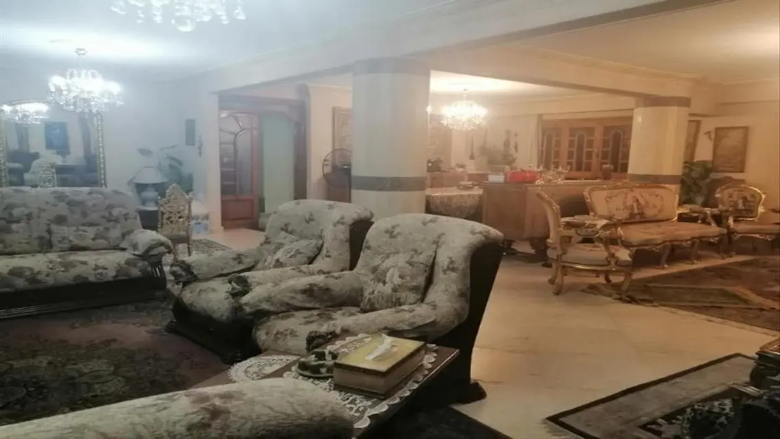 شقة فاخرة بمساحة 300 متر للبيع
