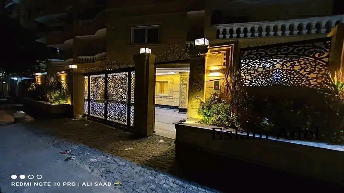 منزل فخم مع حديقة خاصة للبيع