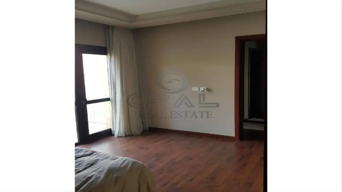 Stunning Apartment with Garden for Rent in Westown Beverly Hills