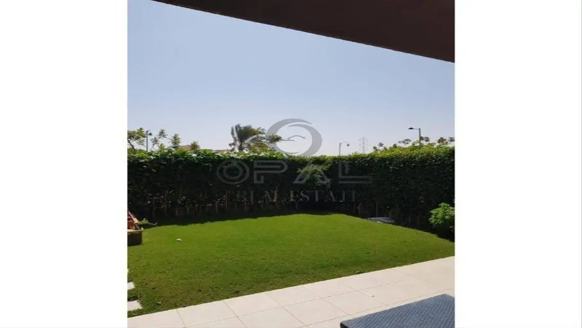 Stunning Apartment with Garden for Rent in Westown Beverly Hills