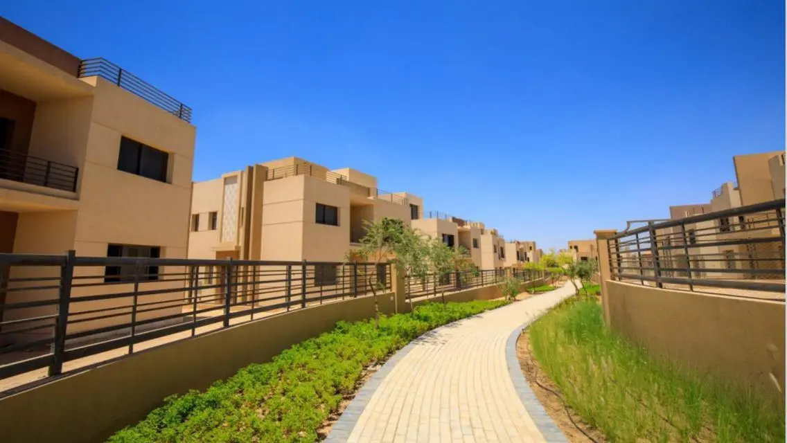 فيلا فاخرة للإيجار بإطلالة على البحيرات