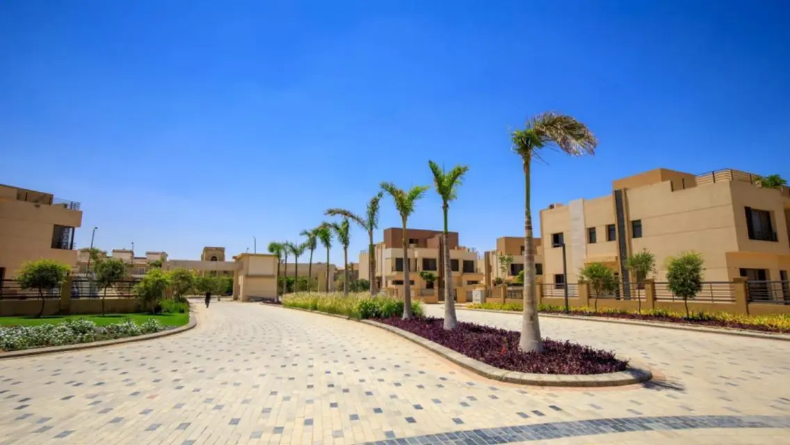 فيلا فاخرة للإيجار بإطلالة على البحيرات