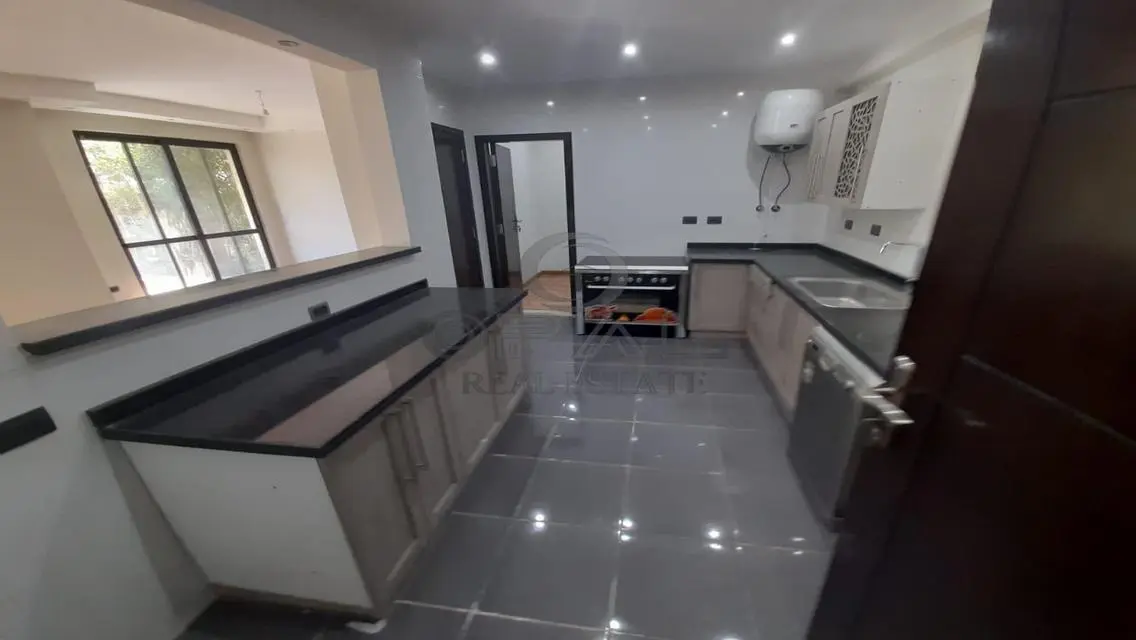 Ground Duplex for Rent in Westown Beverly Hills