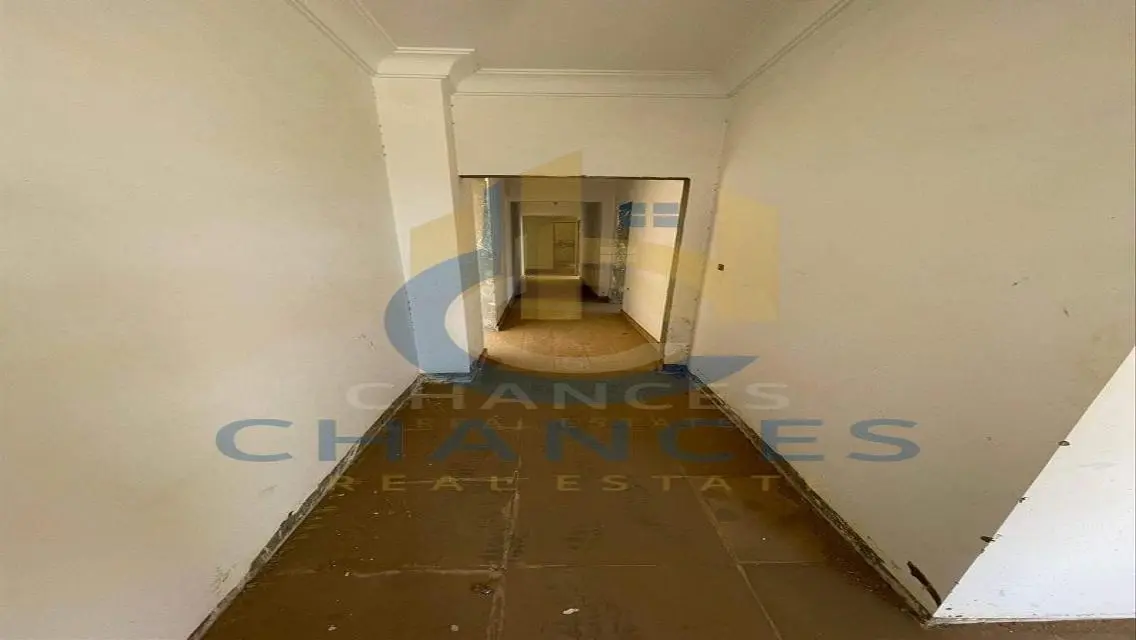 شقة رائعة بمساحة 330 متر للبيع