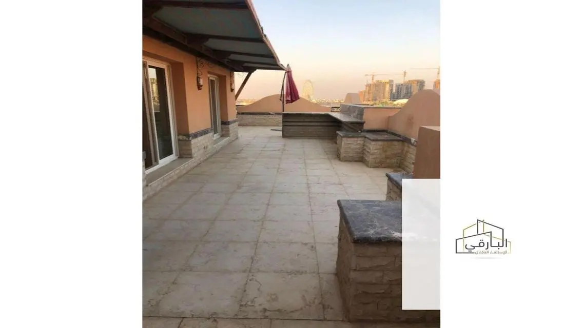 شقة فاخرة للبيع بحي راق