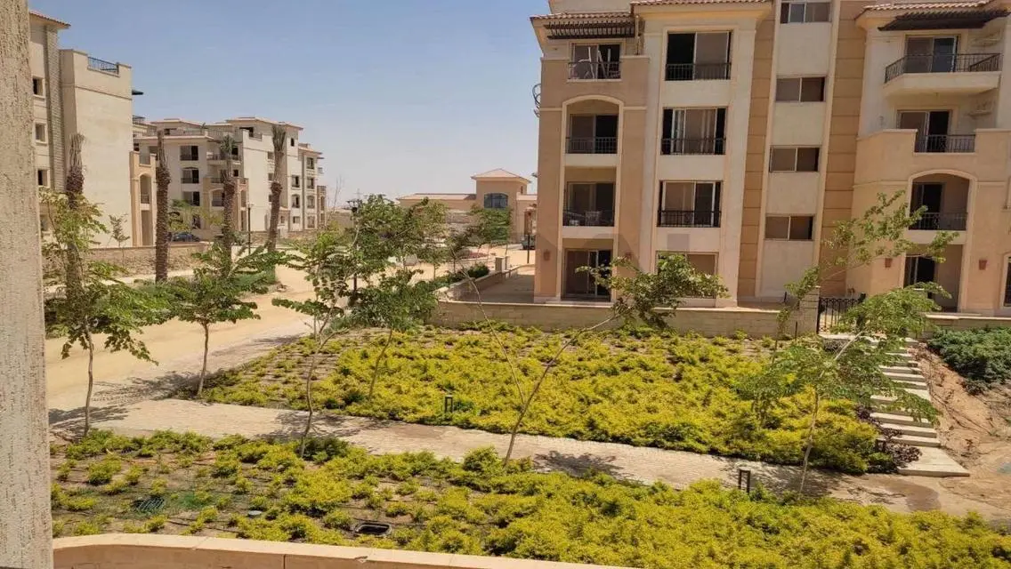 شقة فاخرة بمساحة 275 متر مع مسبح مشترك
