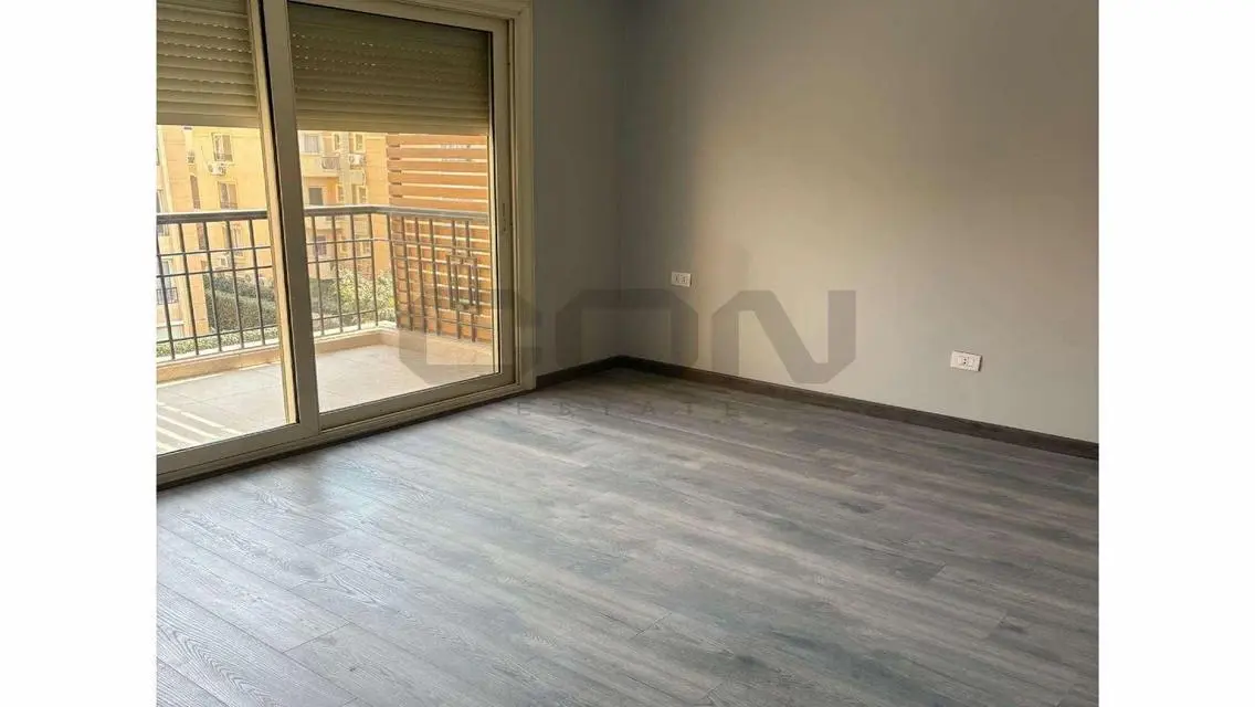 شقة فاخرة بمساحة 275 متر مع مسبح مشترك