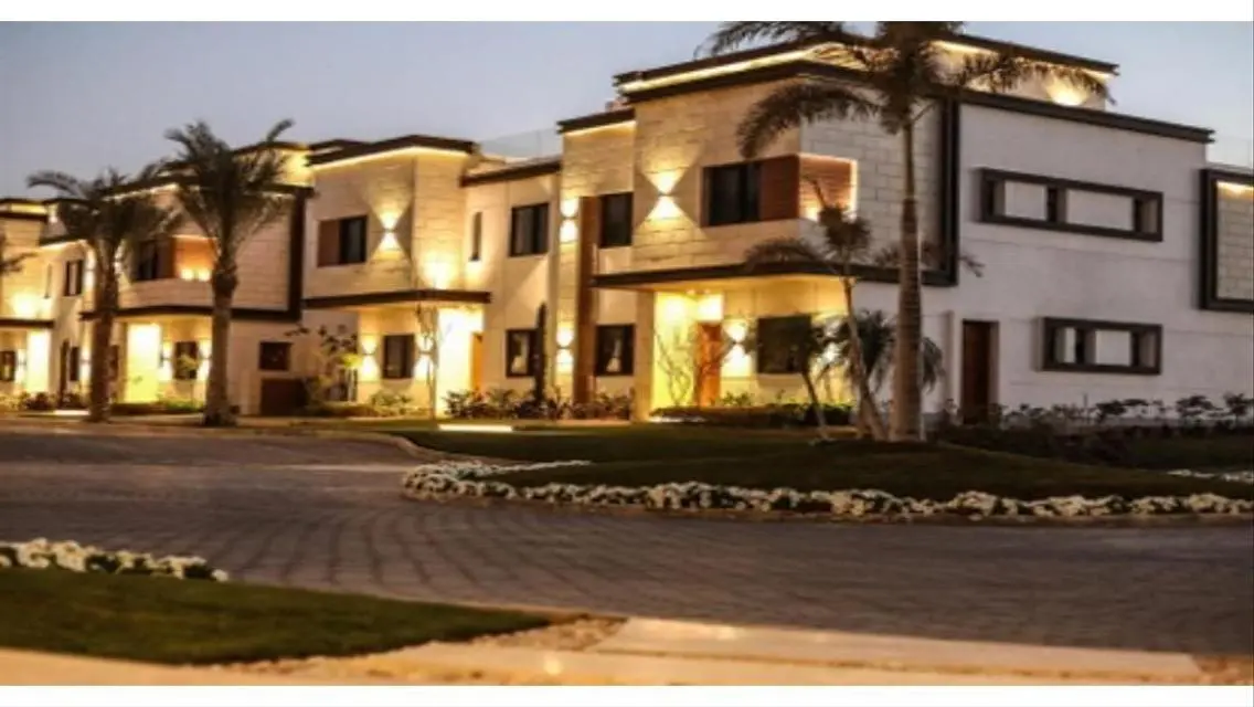 Luxury House with Private Garden and Pool in Prime Location