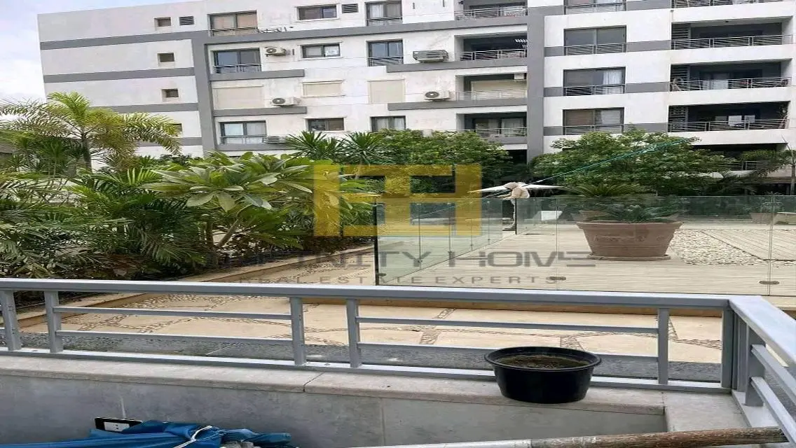 شقة فاخرة مع شرفة ومسبح مشترك