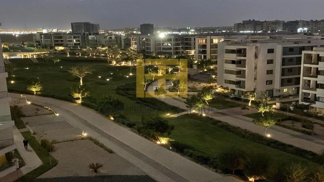 شقة فاخرة مع شرفة ومسبح مشترك