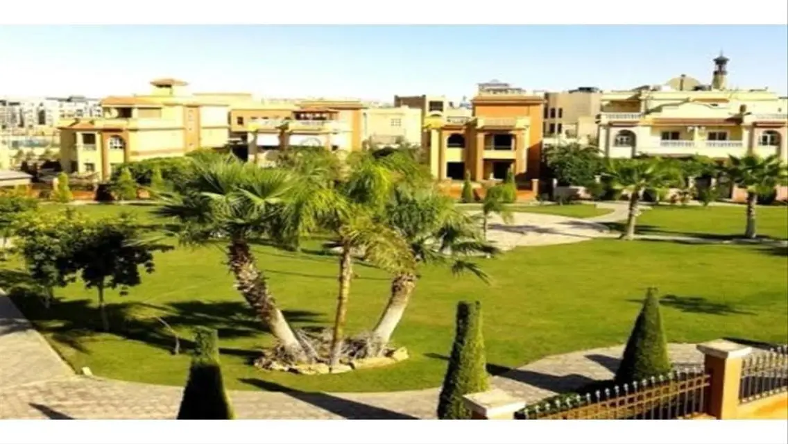 فيلا فاخرة للبيع بمساحة 1200 متر