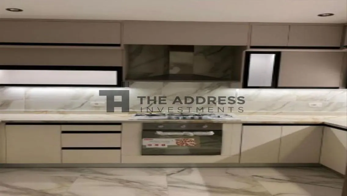 Luxury 140m Apartment with Security