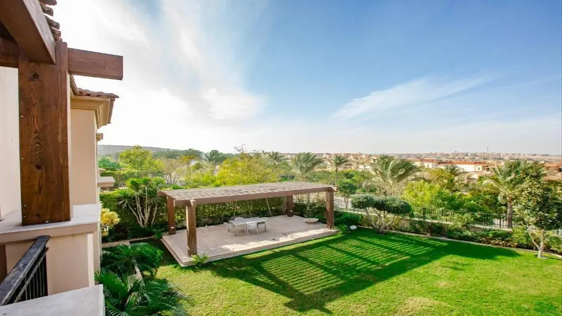 Luxury Villa with Spacious Design and Private Garden