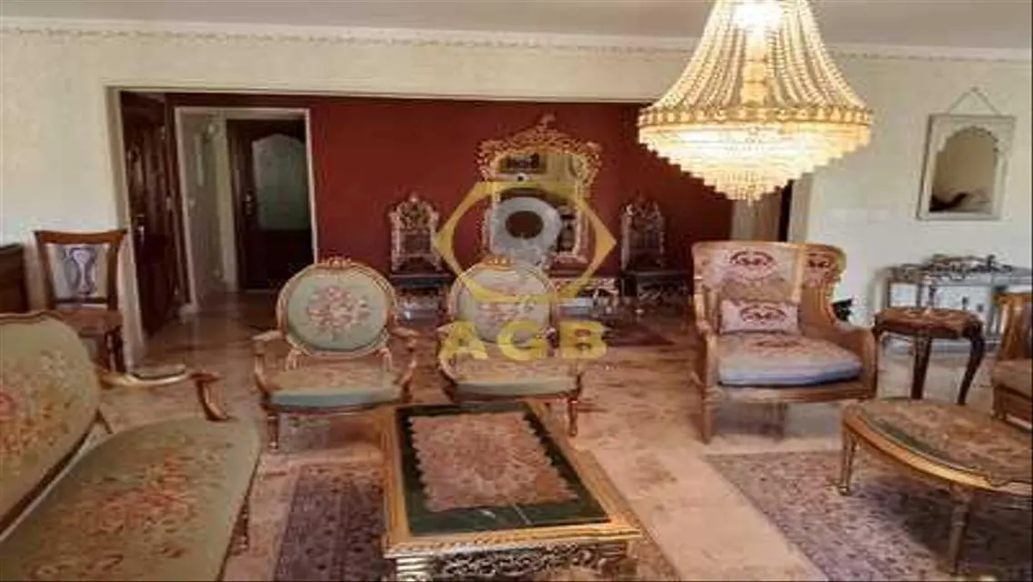 فيلا مميزة بموقع ساحر وإطلالة رائعة