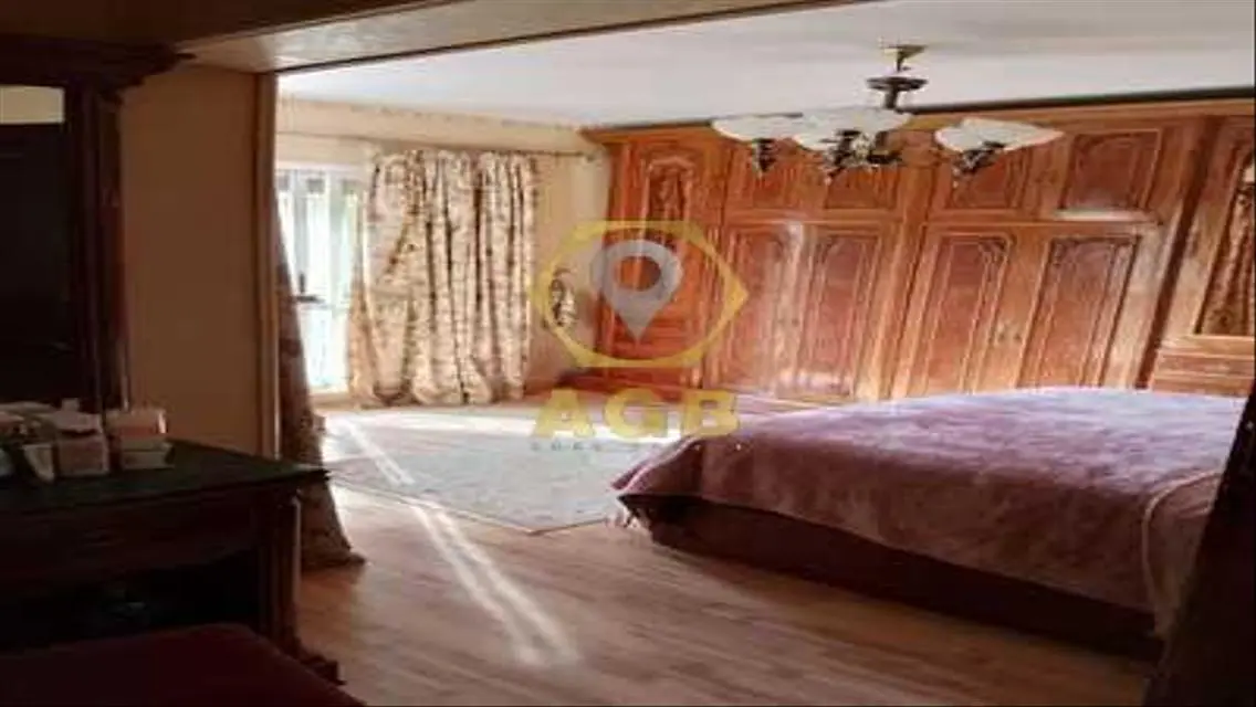 فيلا مميزة بموقع ساحر وإطلالة رائعة