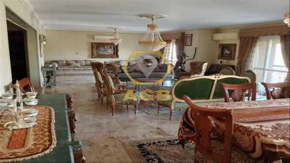 فيلا مميزة بموقع ساحر وإطلالة رائعة
