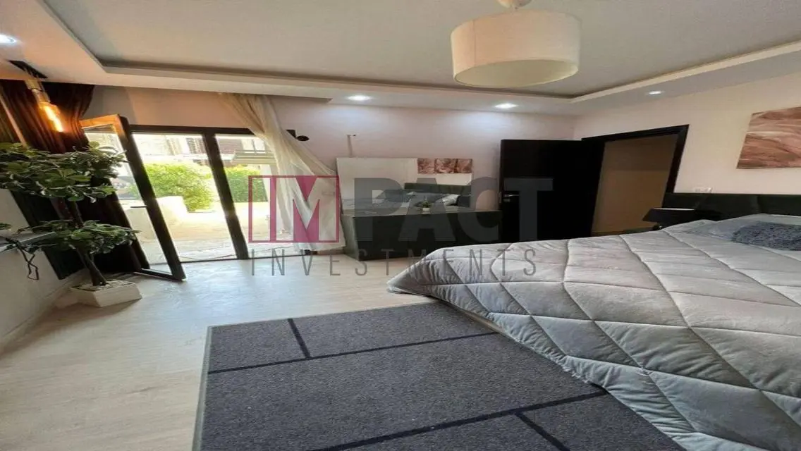 Luxury Residence Overlooking Lakes with Private Pool and Garden