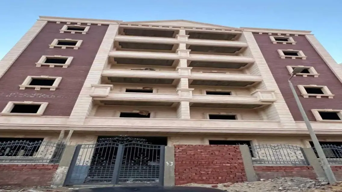 فيلا فاخرة بمساحة 160 متر مربع مع مسبح خاص وحديقة