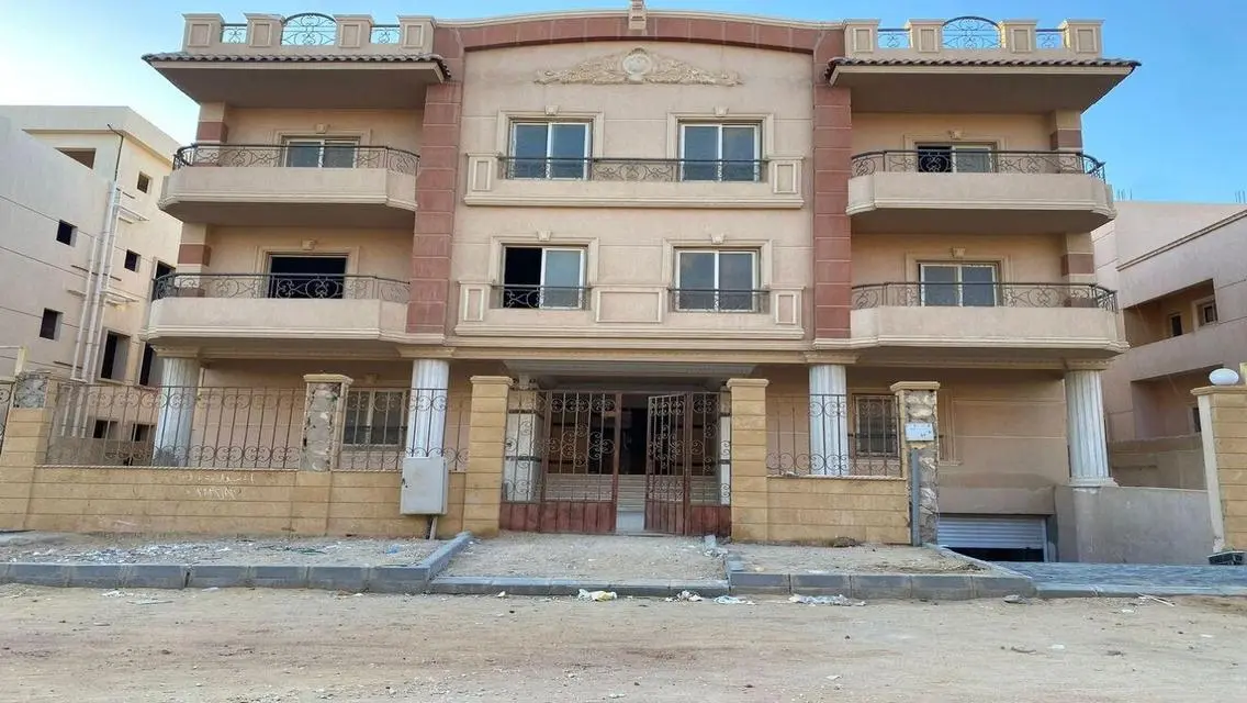 شقة فاخرة مع 3 غرف نوم في موقع متميز
