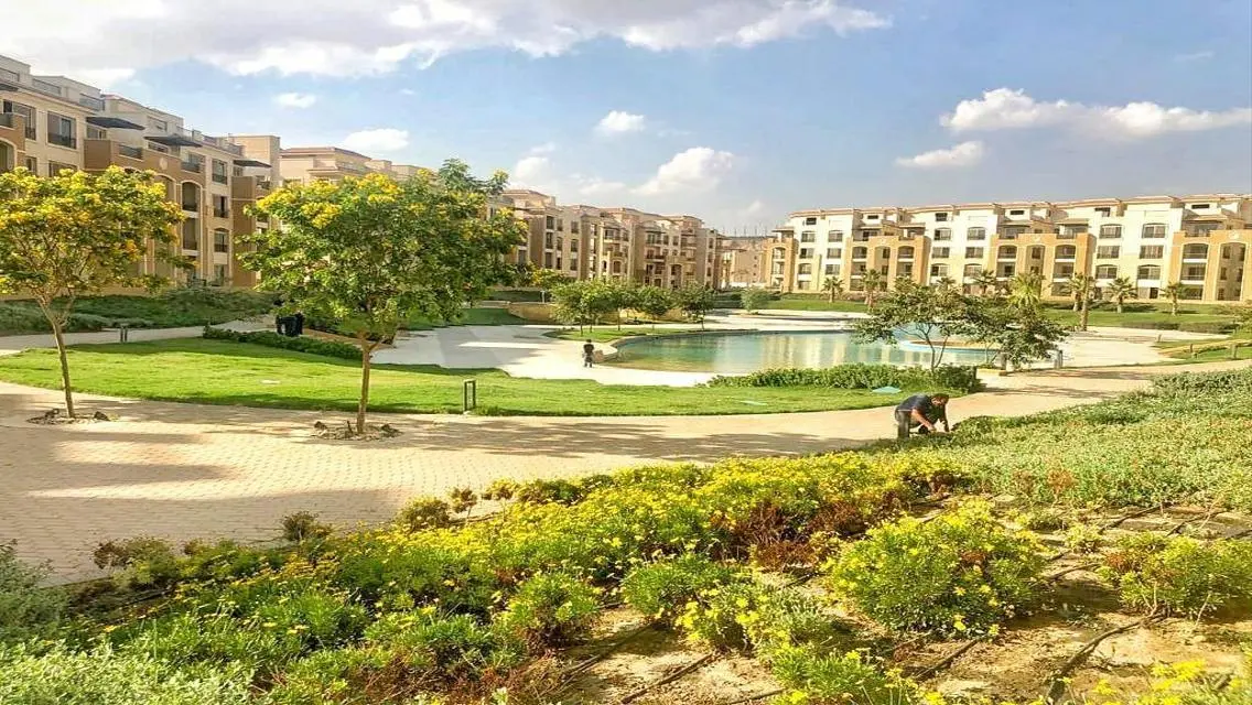Luxurious Apartment Overlooking Lakes at a Great Price
