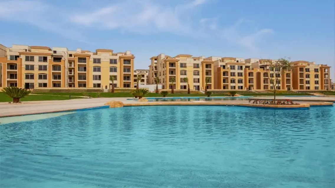 Luxurious Apartment Overlooking Lakes at a Great Price