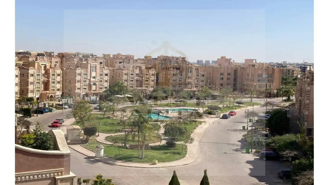 فيلا فاخرة للإيجار مع حديقة خاصة ومسبح مشترك