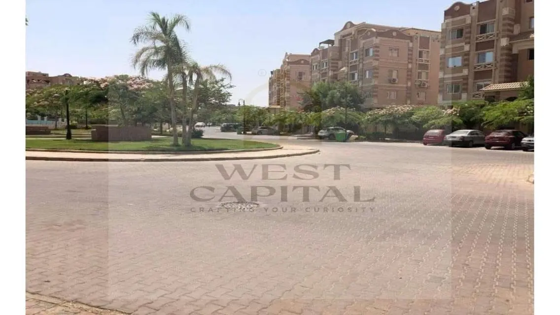 فيلا فاخرة للإيجار مع حديقة خاصة ومسبح مشترك