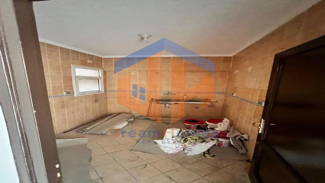 Luxurious Apartment with Spacious Layout in the Heart of the City