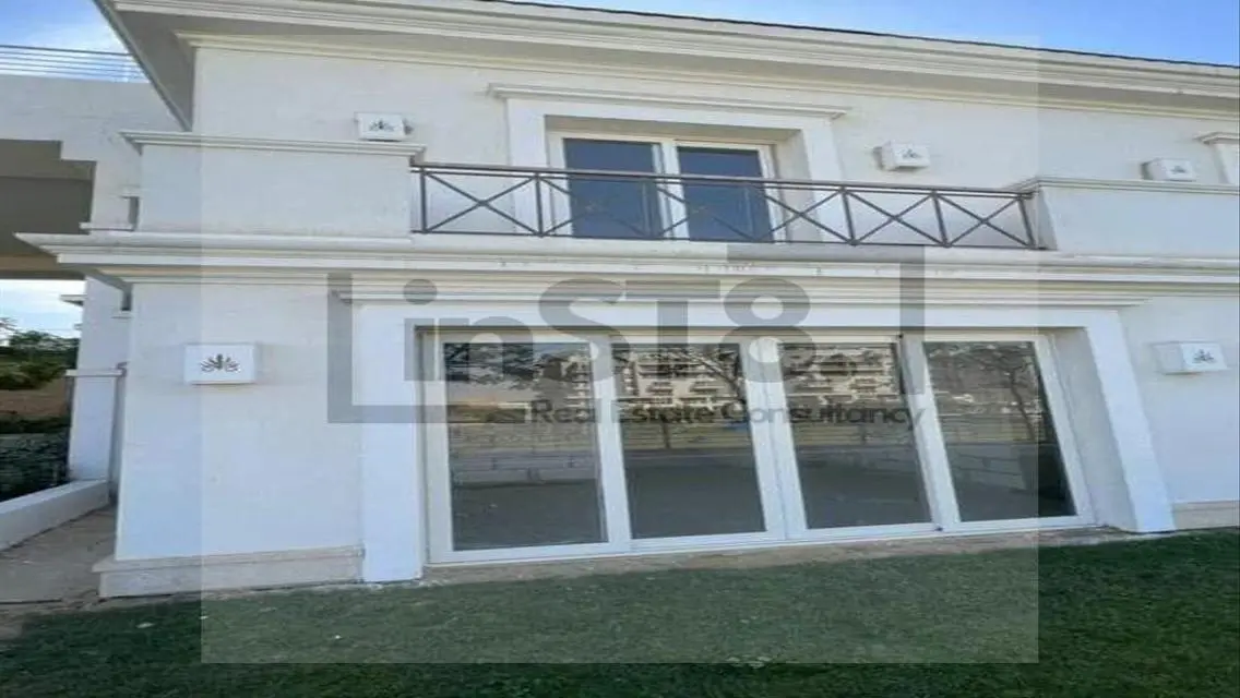 فيلات فاخرة مع حديقة خاصة ومسبح